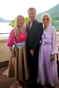v. l.: Nicole Simon, „Jedermann“ Philipp Hochmair und Claudia Gugger-Bessinger