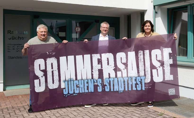 v. l.: Peter Sonnet, Bürgermeister Philipp Sieben, Carolin Voigt | Foto: Stadt Jüchen
