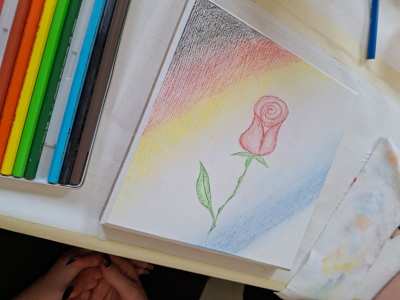 Teilnehmende der Jugendwerkstatt „Die Villa“ und Jugendliche aus Košice haben ein gemeinsames Kunst- und Handwerksprojekt umgesetzt.