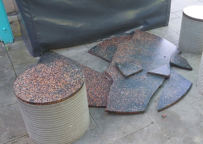 Zerstörte Tischplatte