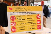 Bildserie: Oberbürgermsiter Felix Heinrichs auf dem Wochenmarkt in Odenkirchen 