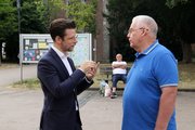 Bildserie: Oberbürgermsiter Felix Heinrichs auf dem Wochenmarkt in Odenkirchen 