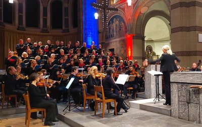 Blick auf den Chor und die Instrumentalisten
