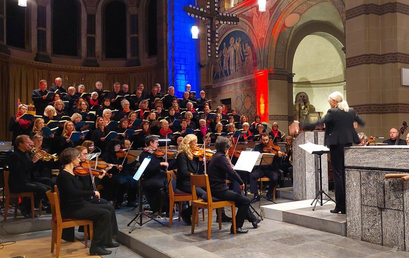 Blick auf den Chor und die Instrumentalisten