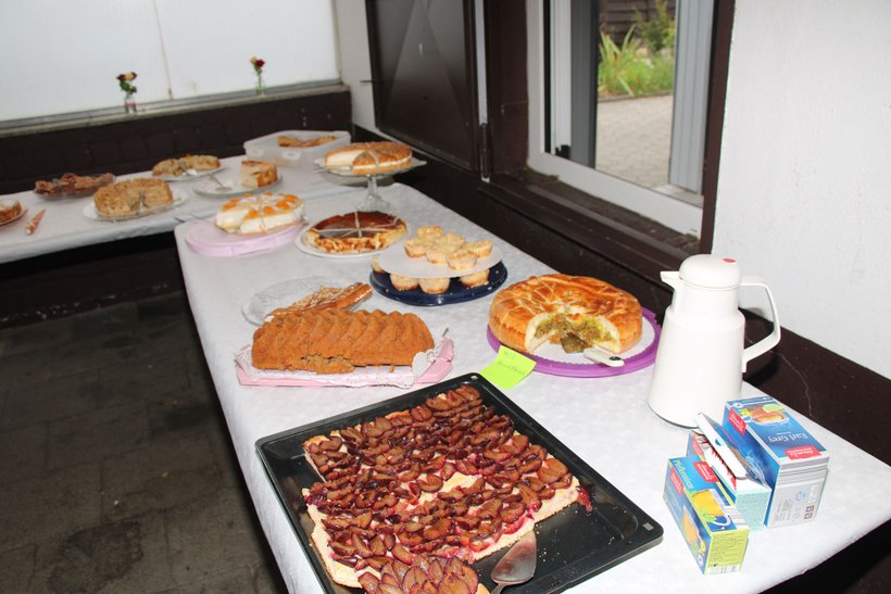Blick aufs Kuchenbuffet