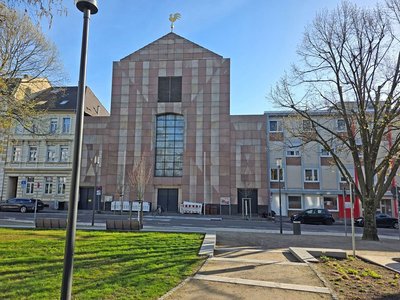 Vorderansicht der Caritaskirche in der Albertusstraße