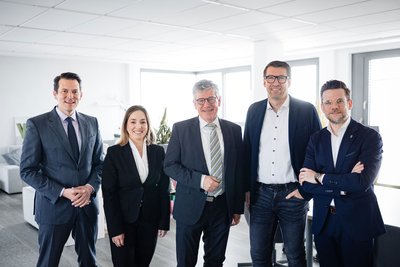 v. l.: WFMG-Geschäftsführer Stefan Anspach, Prokuristin Güneş Somtürk, Dr. Ulrich Schückhaus (Vorsitzender Geschäftsführung), Geschäftsführer Friedhelm Lange, OB Felix Heinrichs | Foto: Felix Küster für WFMG