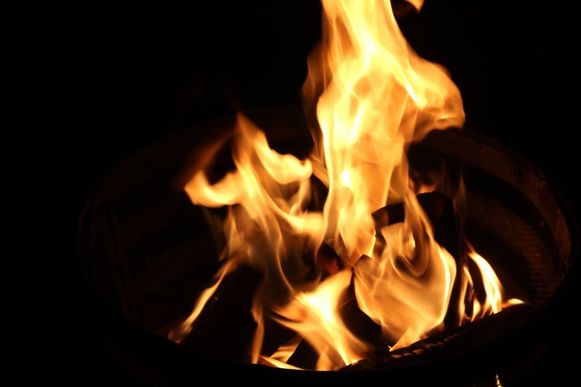 Blick ins Osterfeuer