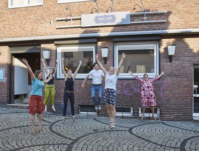 Aufnahme vor dem Laden "Tante Lemi"