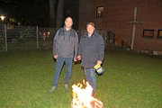 Markus Nachtigall und Michael Thomaßen entzündeten das Osterfeuer